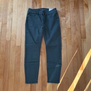 Mid- Rise Skinny Crop by White/ Black